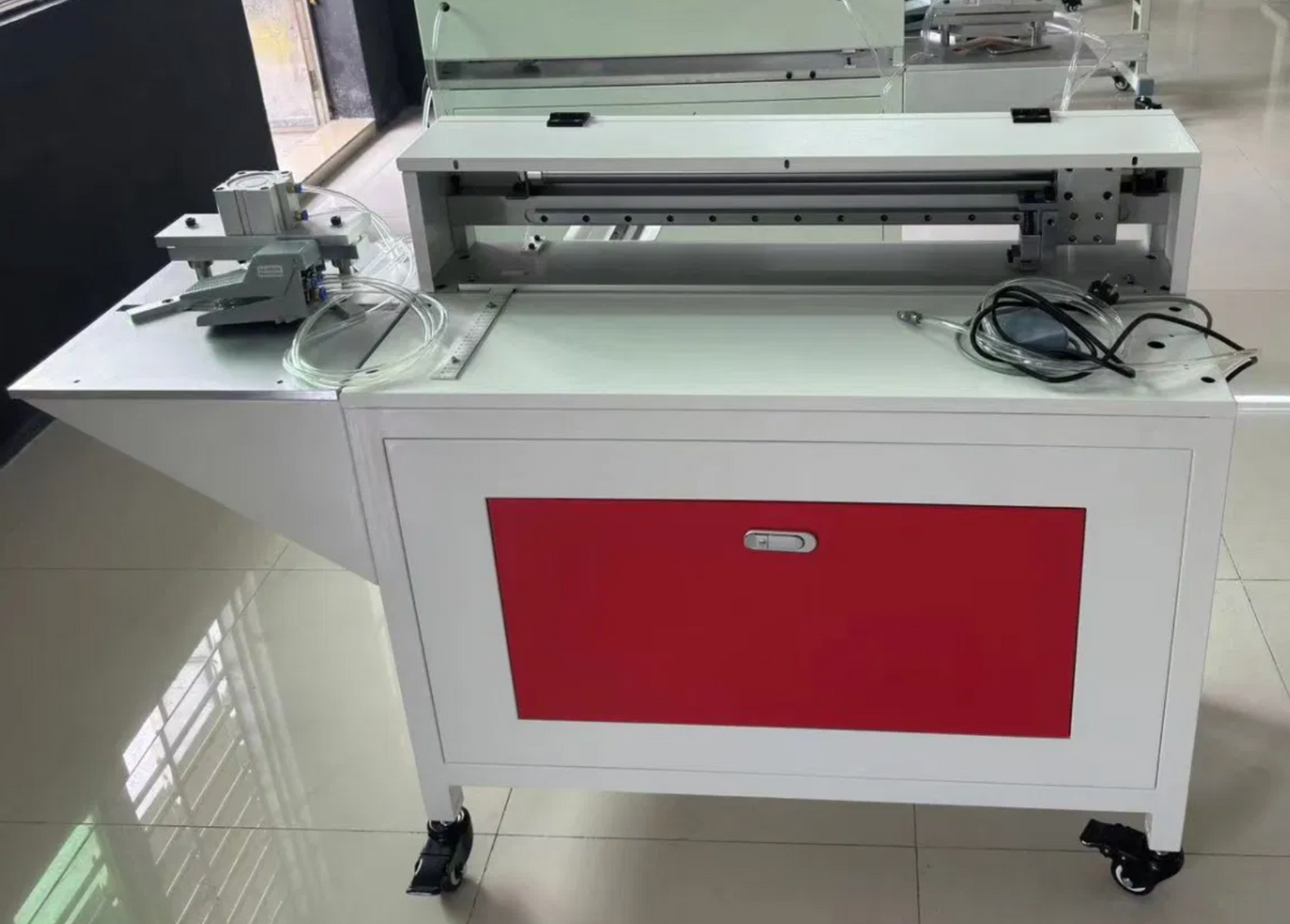 Maquina ranuradora de MDF